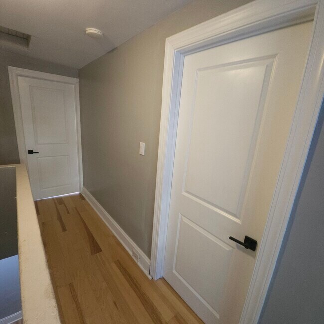 Building Photo - 214 Hermitage St