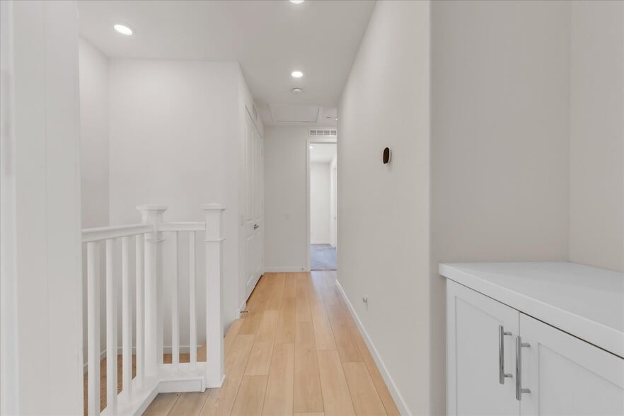 Building Photo - 27116 Valley Oak Pl