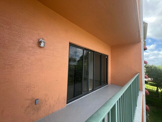 Building Photo - 1610 Presidential Way