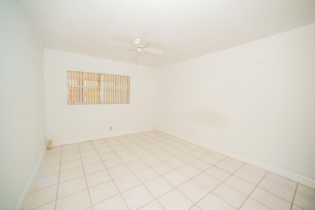 Building Photo - 101 Waterford D