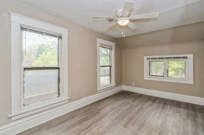 Building Photo - 800 Kimball