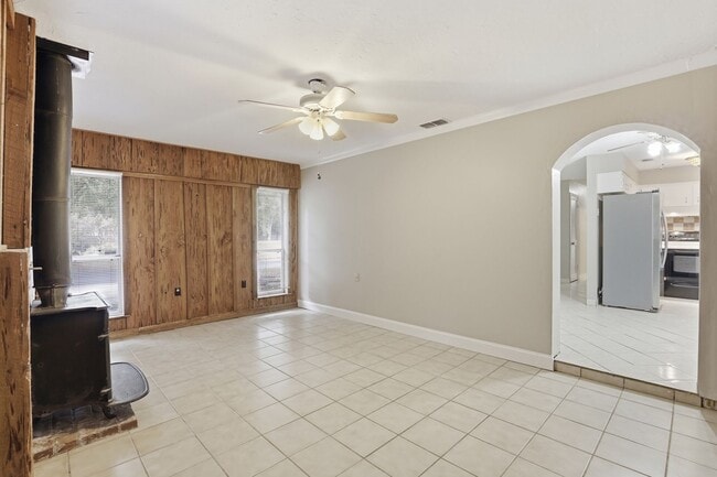 Building Photo - 3 bedroom 2 bath house in Northwood Pines