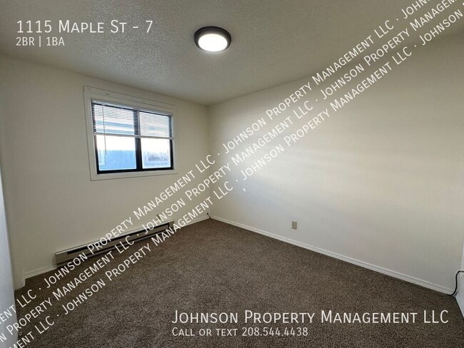 Building Photo - Spacious South Nampa Apartment with Single...