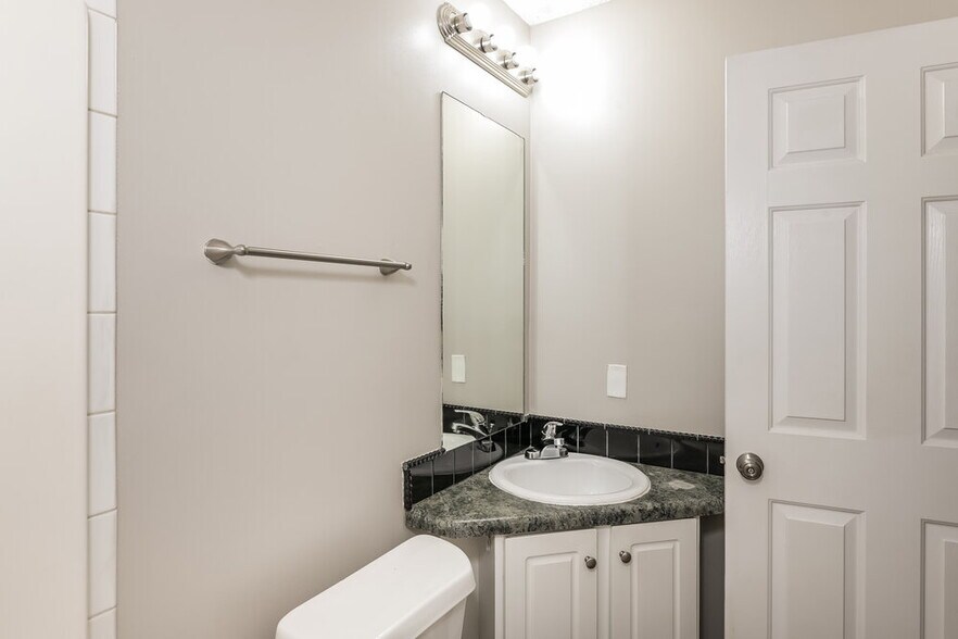 Building Photo - 85 Pompas Ct