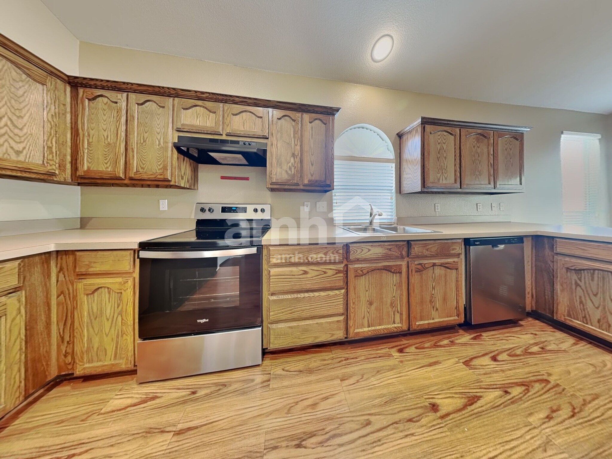 Building Photo - 9904 Henna Ln