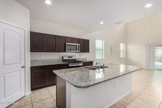 Building Photo - Charming 4 bedroom home in Buckeye!!