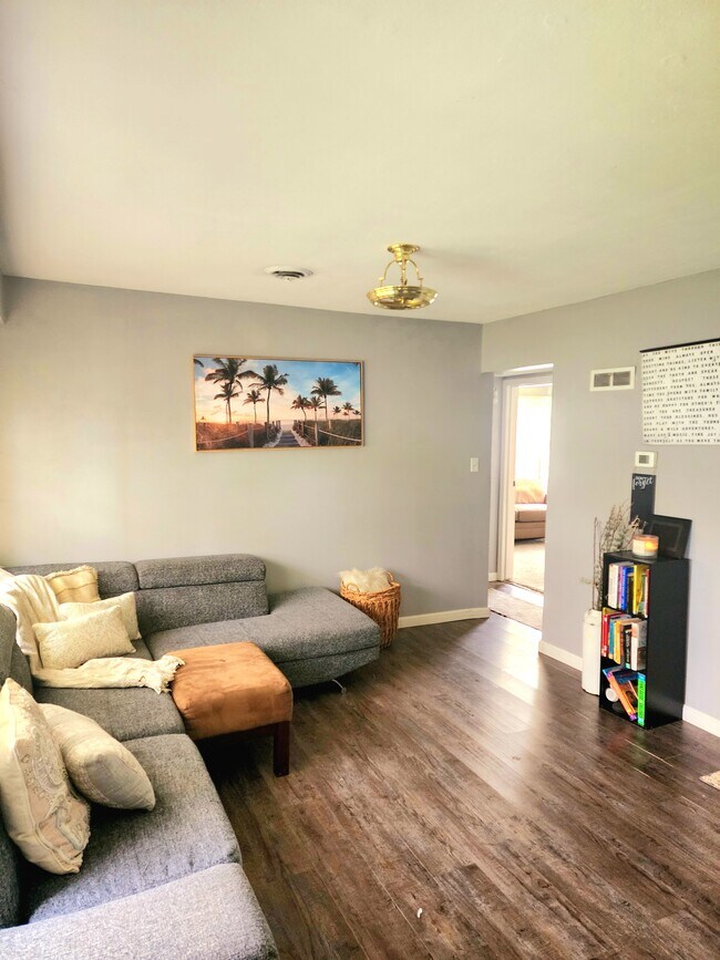 Building Photo - 121 Paul Ave