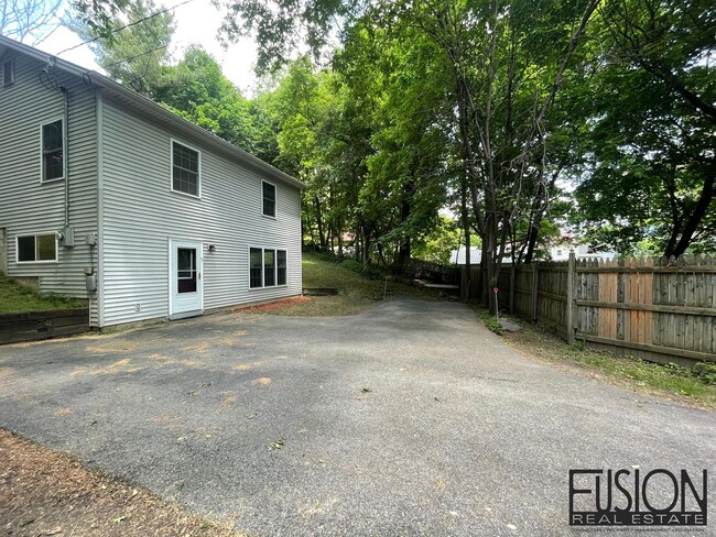 Building Photo - Peaceful Setback House in Essex Junction VT