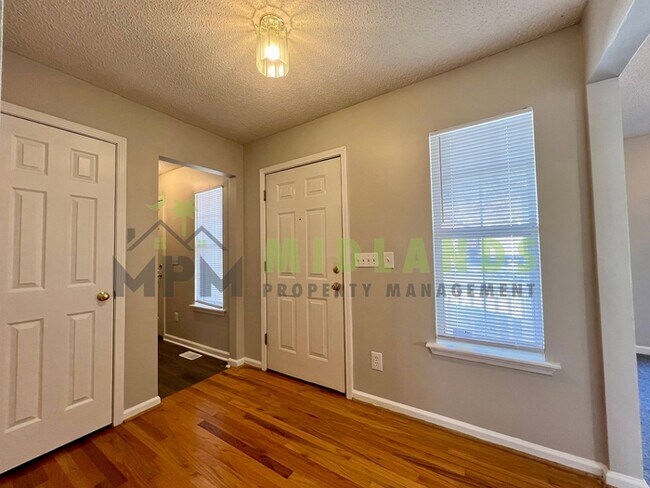 Building Photo - 5 Bridle Path Court