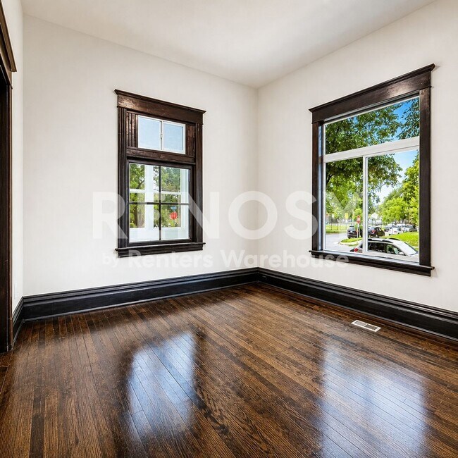 Building Photo - 3348 3rd Ave S