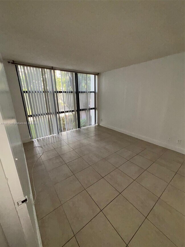 Building Photo - 17011 N Bay Rd