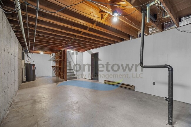 Building Photo - 2 Bedroom 1 Bath Home with Attached Garage...