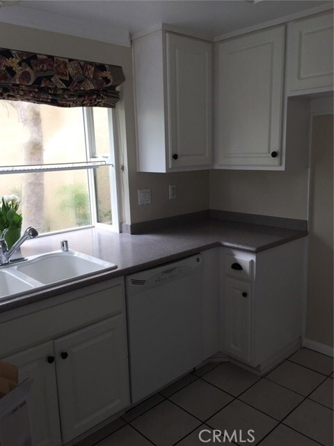 Building Photo - 22276 Summit Hill Dr