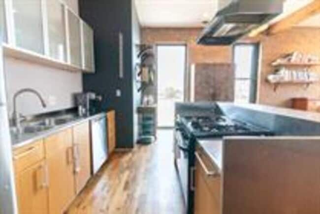 Building Photo - 3000 S Archer Ave