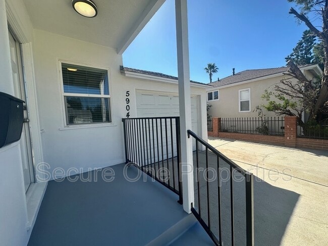 Building Photo - 5904 Jamieson Ave