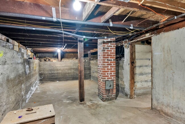 Building Photo - 16 W Mullan Ave