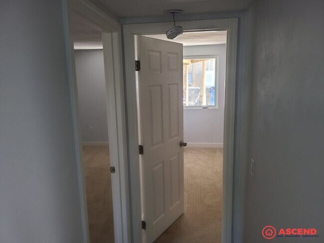 Building Photo - Charming 2-Bedroom Residence in the Heart of North Bakersfield