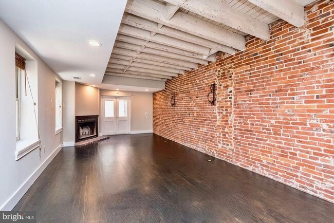 Building Photo - 114-18 Naudain St