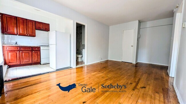 Building Photo - 25-33-33 23rd St