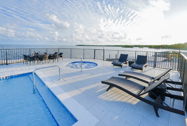 Building Photo - 99 Seaside Ave