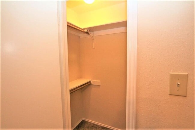 Building Photo - 605 Elder Way