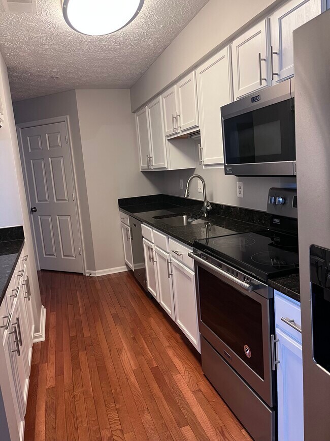 Building Photo - 3712 Excalibur Ct