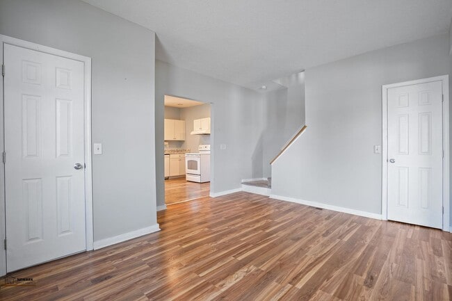 Building Photo - Quality 2 Bed 1.5 Bathrooms Home - Availab...