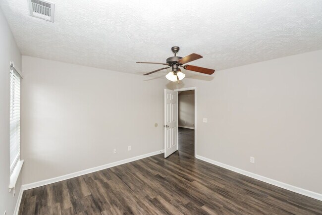 Building Photo - 1045 Tammy Sue Ln