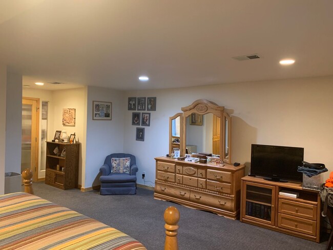 Building Photo - Beautiful 4 Bedroom, 3.5 Bath Home For Ren...