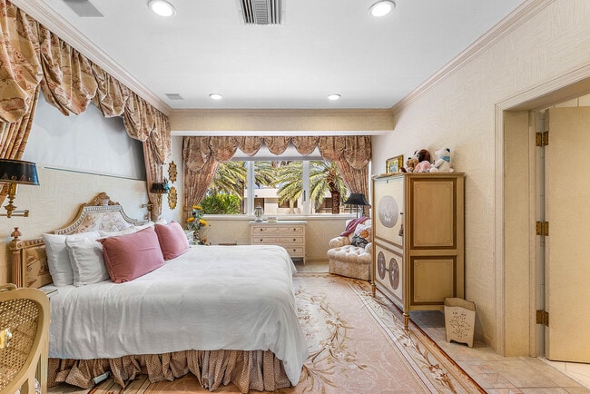 Building Photo - 13 Sloans Curve Dr