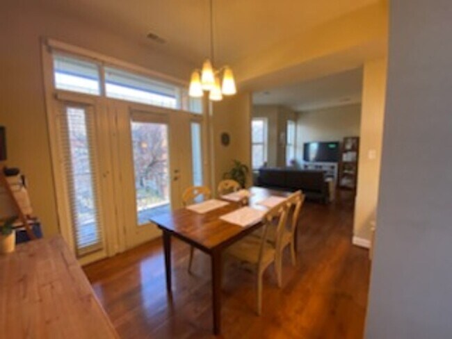 Building Photo - 627 Clara Ave