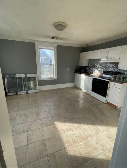 Building Photo - 208 Buckingham St