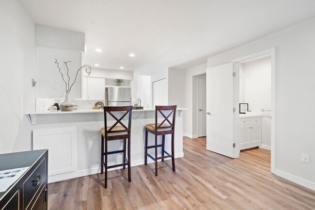 Building Photo - Water’s Edge Townhomes – Luxury Townhomes for Rent in Tacoma