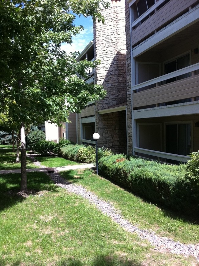 Building Photo - Sunnyside Condominiums