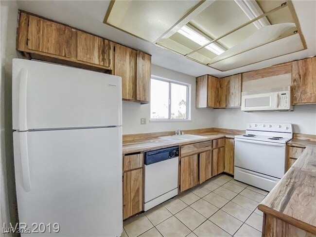 Building Photo - 4768 W Sand Creek Ave