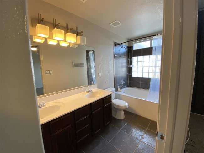 Building Photo - 12564 Western Gull Dr