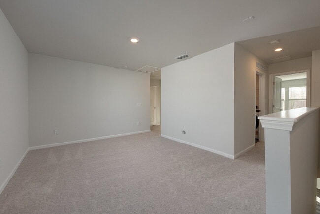 Building Photo - Brand New Build Never Lived In