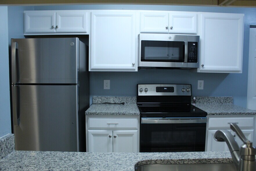 Kitchen - 3400 Tulleys Pointe Ct