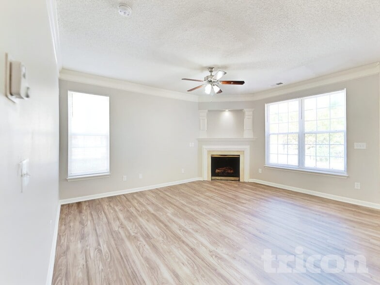 Building Photo - 5920 Shining Oak Ln