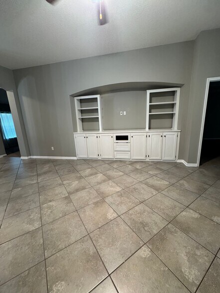 Building Photo - 5409 Parkside Lakes Dr