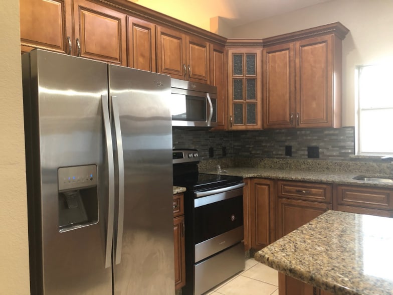 Building Photo - 1092 Hacienda Cir