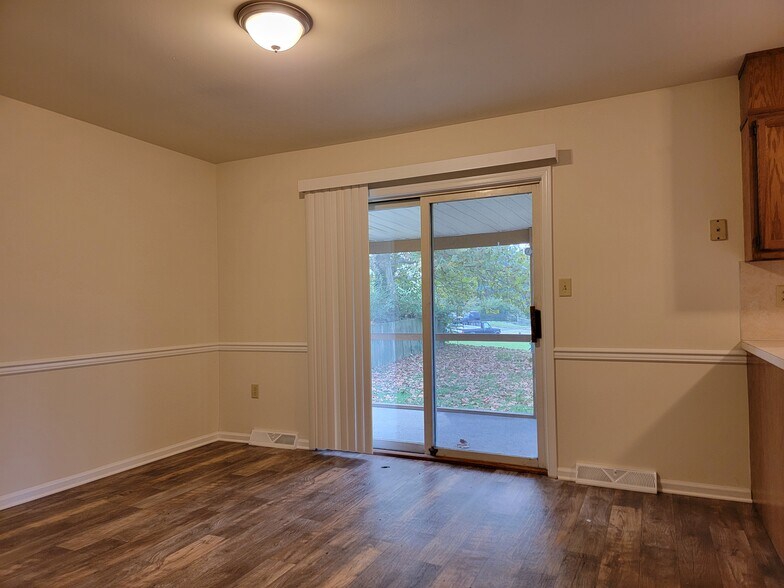 Building Photo - 119 Tom Ave