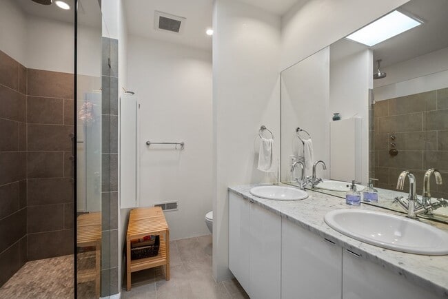 Building Photo - 35 Thornberry Rd