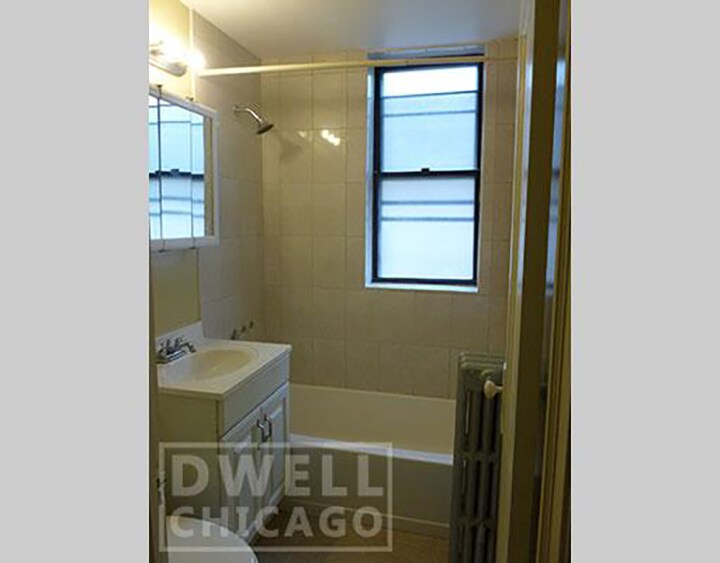 Building Photo - 2733 N Milwaukee Ave