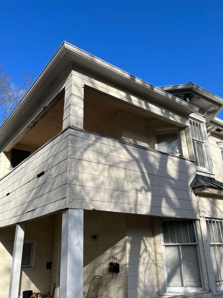 Building Photo - 216-218 Tinkler St