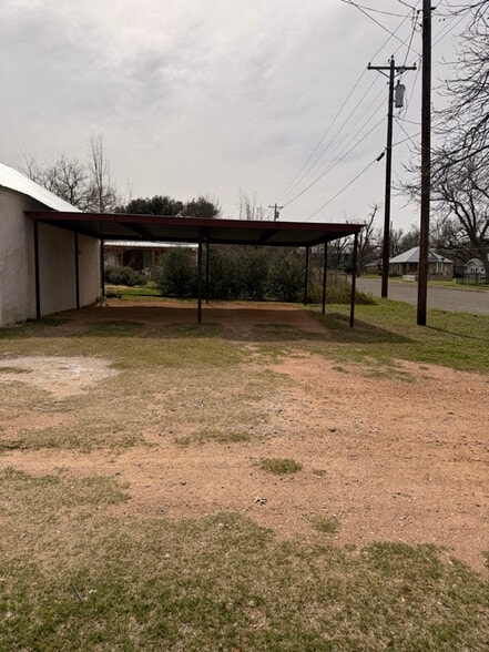 Building Photo - 302 E Sandstone St