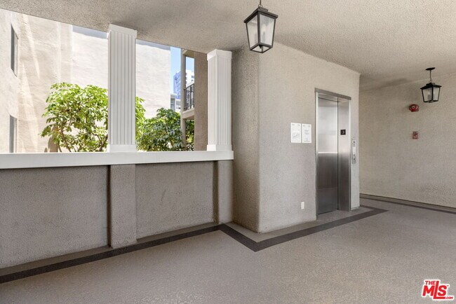 Building Photo - 8455 Fountain Ave