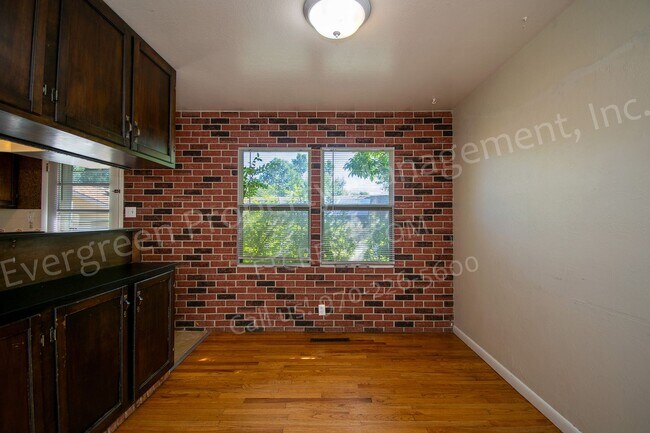 Building Photo - 1916 Larkspur Dr