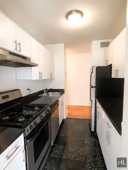 Building Photo - East 89 Street