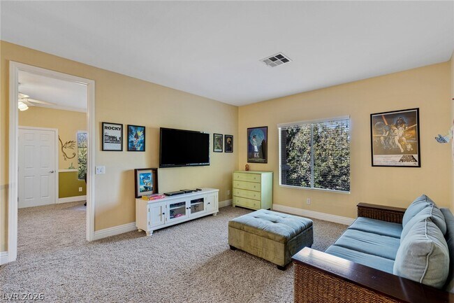 Building Photo - 724 Pinnacle Heights